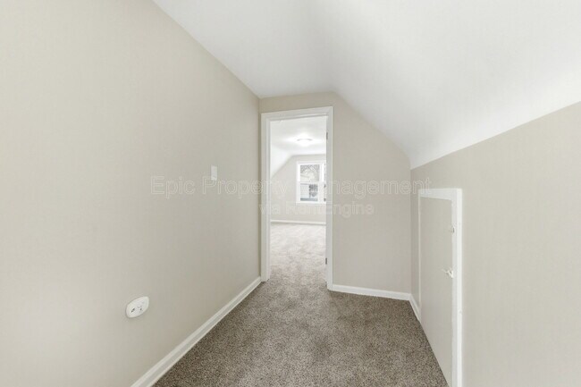 Building Photo - 3360 Edgeworth St