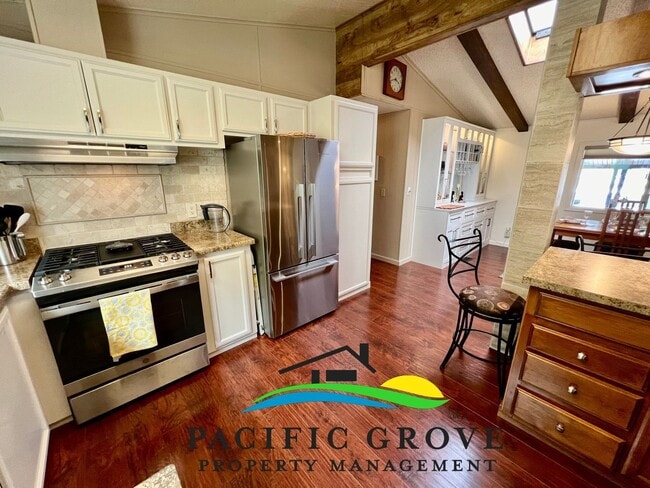 Building Photo - Lovely 2 bed 2 bath available for July and August 2026!