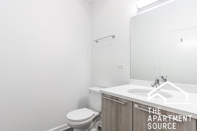 Building Photo - MASSIVE Loft-style condo-quality 2 Bed/2 ba IN UNIT LAUNDRY in Wrigley!