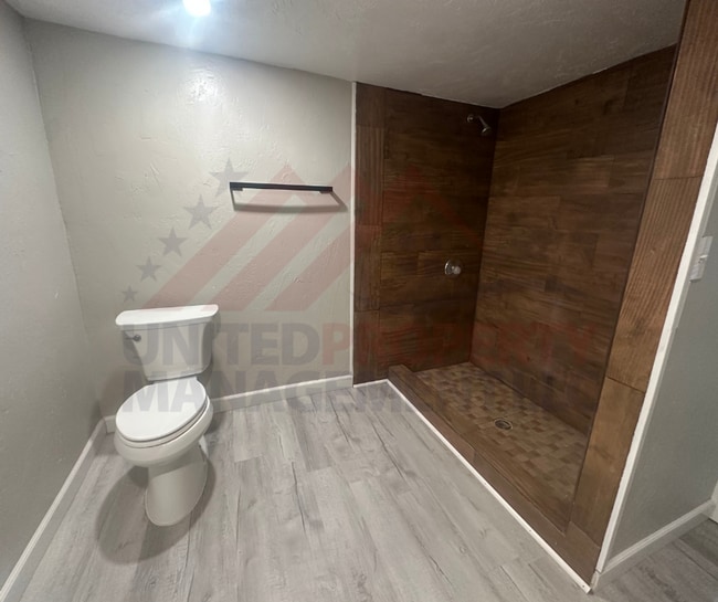 Building Photo - 3 bedroom, 2 bathroom home on large lot close to High School