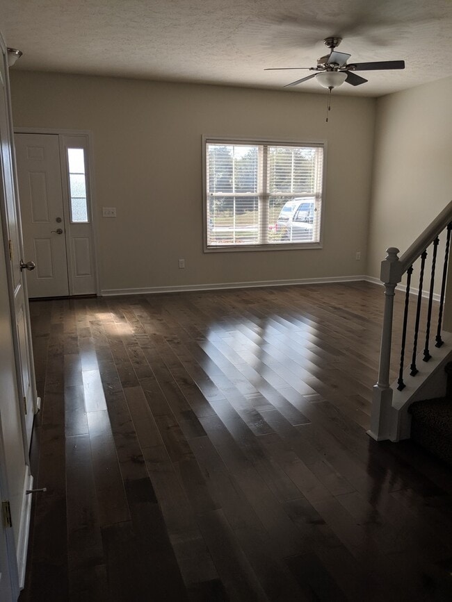 Building Photo - Luxury End-Unit Townhome in Cedar Point, North Harrisonburg!