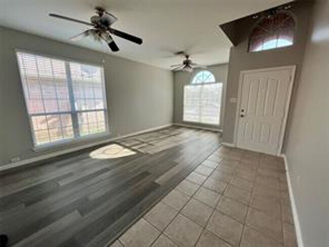 Building Photo - 10624 Ashmore Dr