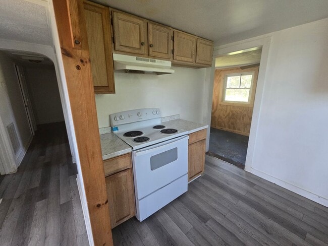 Building Photo - Lenoir 3/1 Close to J.E. Broyhill Park