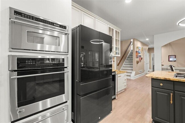 Building Photo - 4020 Walnut Creek Trail