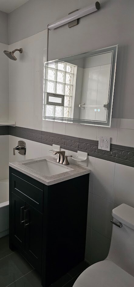 Building Photo - 3BR with Central Air & Laundry – Steps fro...