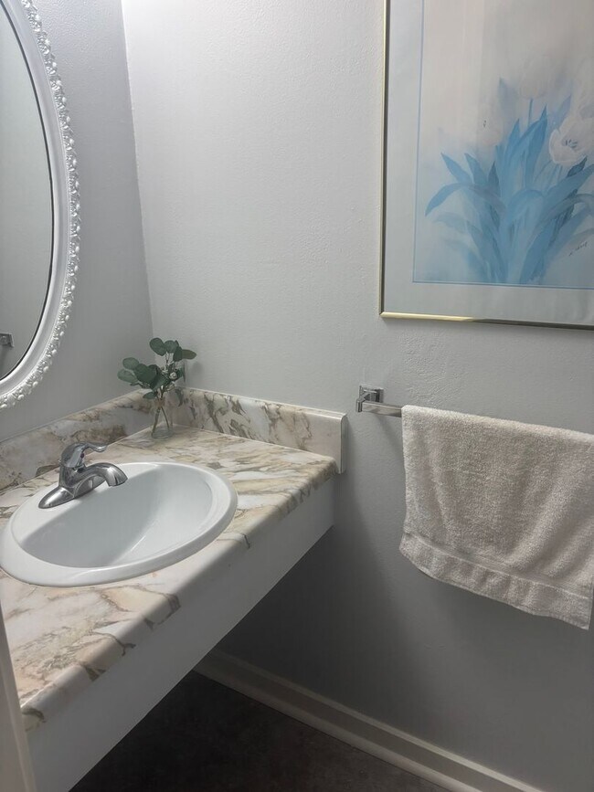 Building Photo - Get your Toes in the Sand at this Fully Furnished One Bedroom Beachfront Condo-Start June 1-2026