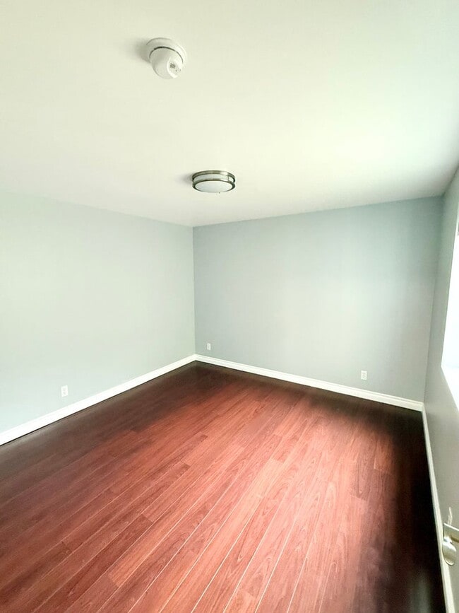 Building Photo - Spacious house in Bremerton.