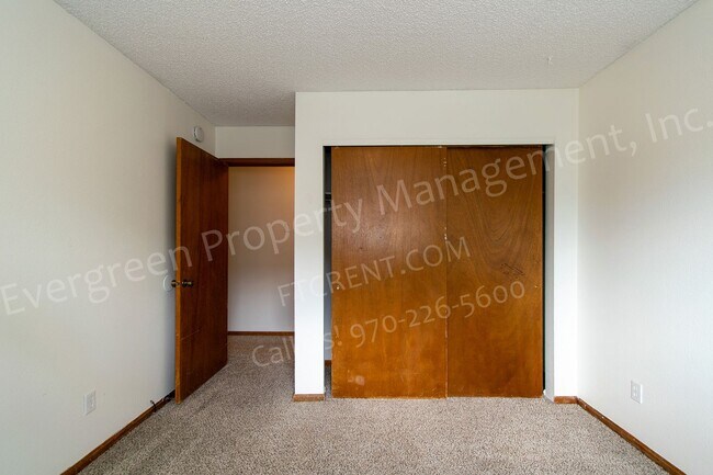 Building Photo - 704 Ponderosa Dr