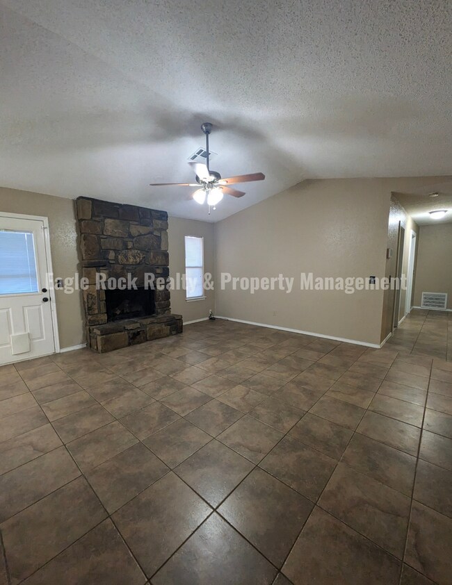 Building Photo - Tulsa House for Rent (3beds/2baths)