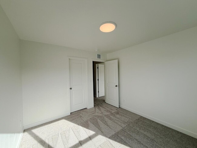 Building Photo - 496 S 1140 W