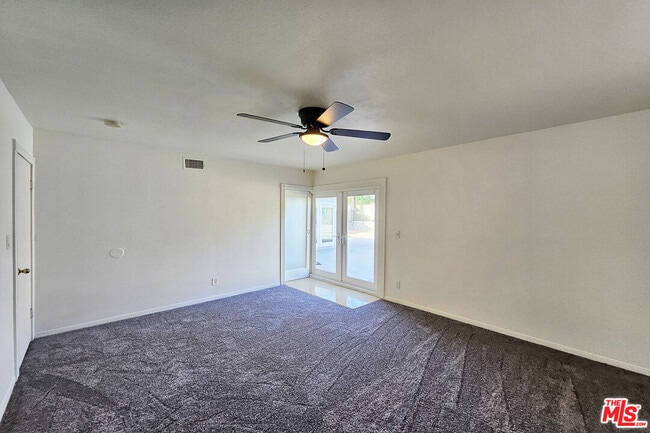 Building Photo - 9321 Donna Ave