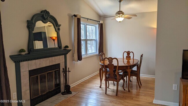 Building Photo - 1006 Greenwich Dr