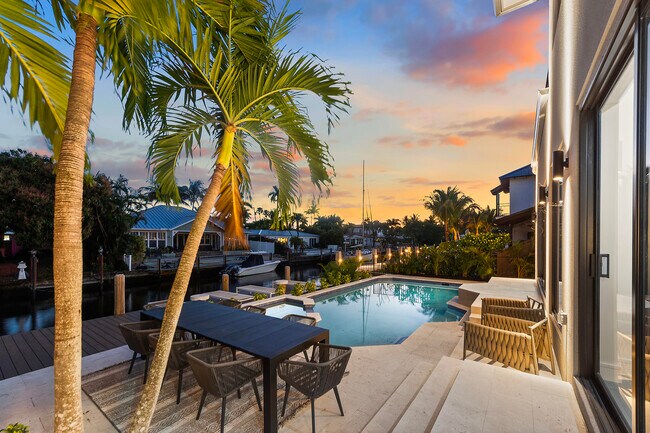 Building Photo - 1308 Avocado Isle