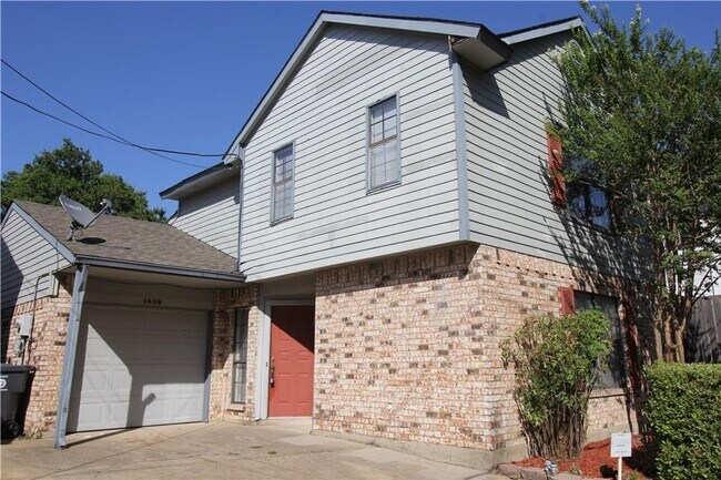 2 Bedroom, 2 Bath in Bryan Place - 2 Bedroom, 2 Bath  in Bryan Place