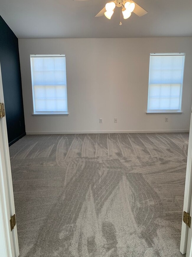 Building Photo - Renovated 5 Bedroom Home w/ 2 Car Garage and Fenced Backyard