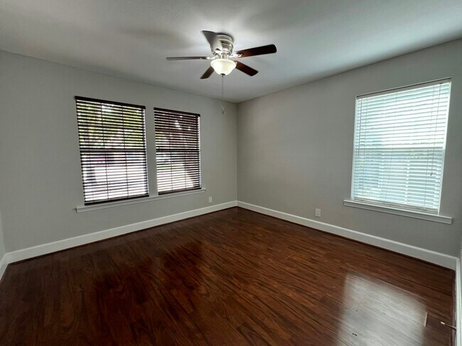 Building Photo - 1313 Casa Vale Dr