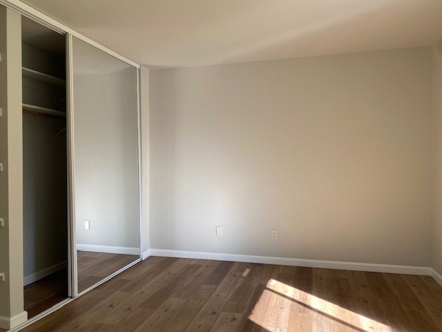 Building Photo - 1806 Woodlake Dr