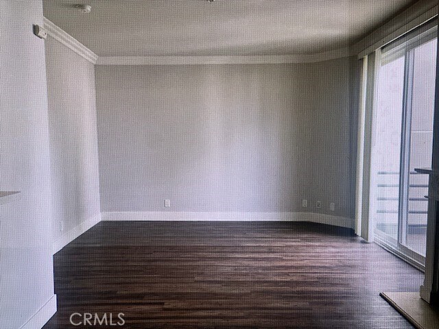 Building Photo - 10983 Wellworth Ave