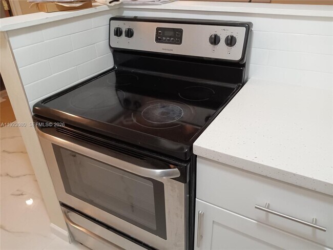 Building Photo - 5861 NE 18th Ave