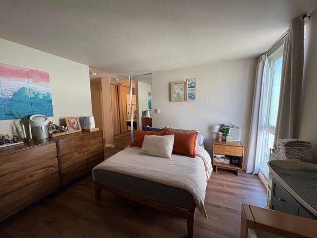 Building Photo - 2+2 Buenaventura Gardens Condo