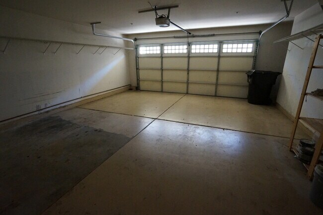 Building Photo - Beautiful 3 Bedroom Condo in Rancho!