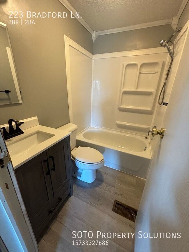 Building Photo - 3BD/2BA Pet-Friendly Home in Oak Ridge