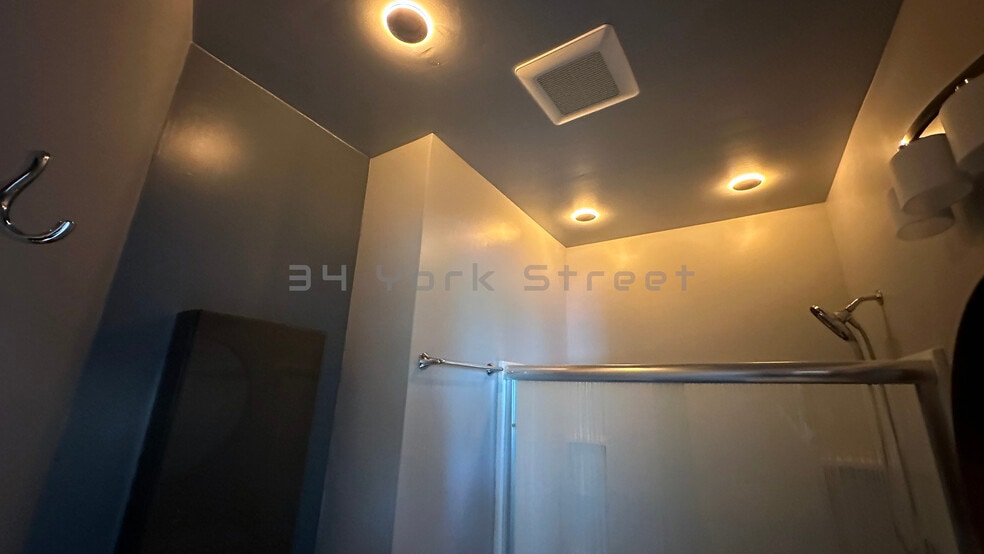 Building Photo - 34 York St