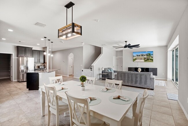 Building Photo - Your Dream Home Awaits!!!