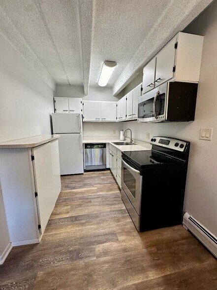 Building Photo - 2401 S Gaylord St