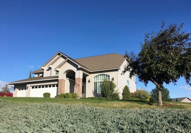 Building Photo - West Valley Home on a Hill