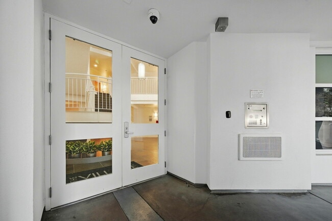 Building Photo - 2001 McAllister St