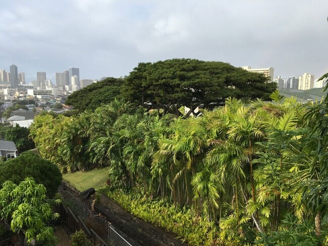 Building Photo - Unfurnished 3BR/2BA Home Next to Punahou School