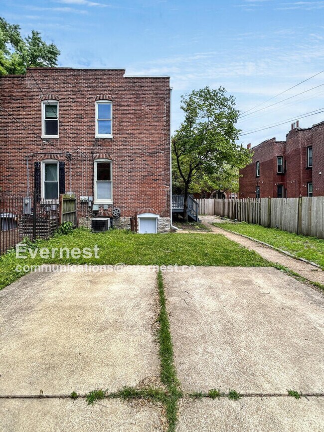 Building Photo - 1806 Rutger St