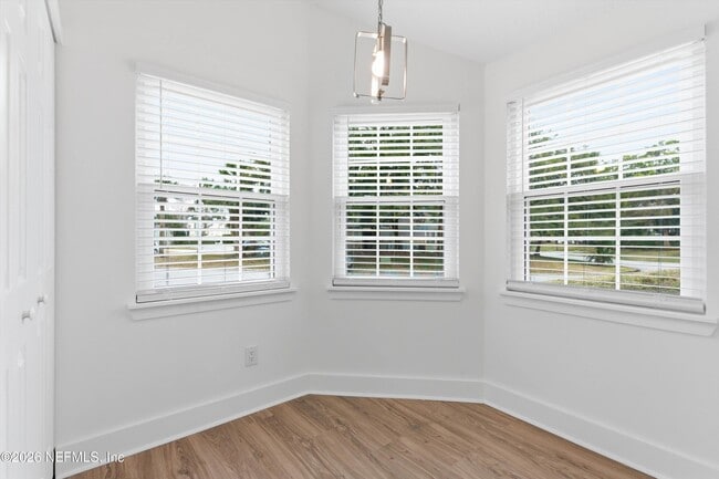 Building Photo - 325 Sunrise Cir