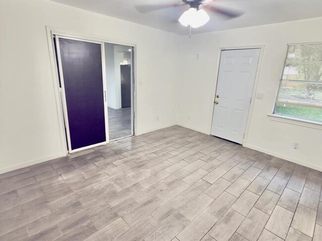 Building Photo - 4312 Meadowpark Dr