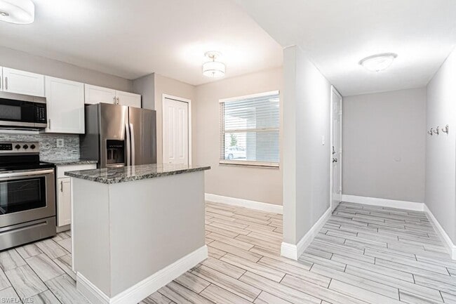 Building Photo - 1392 Churchill Cir