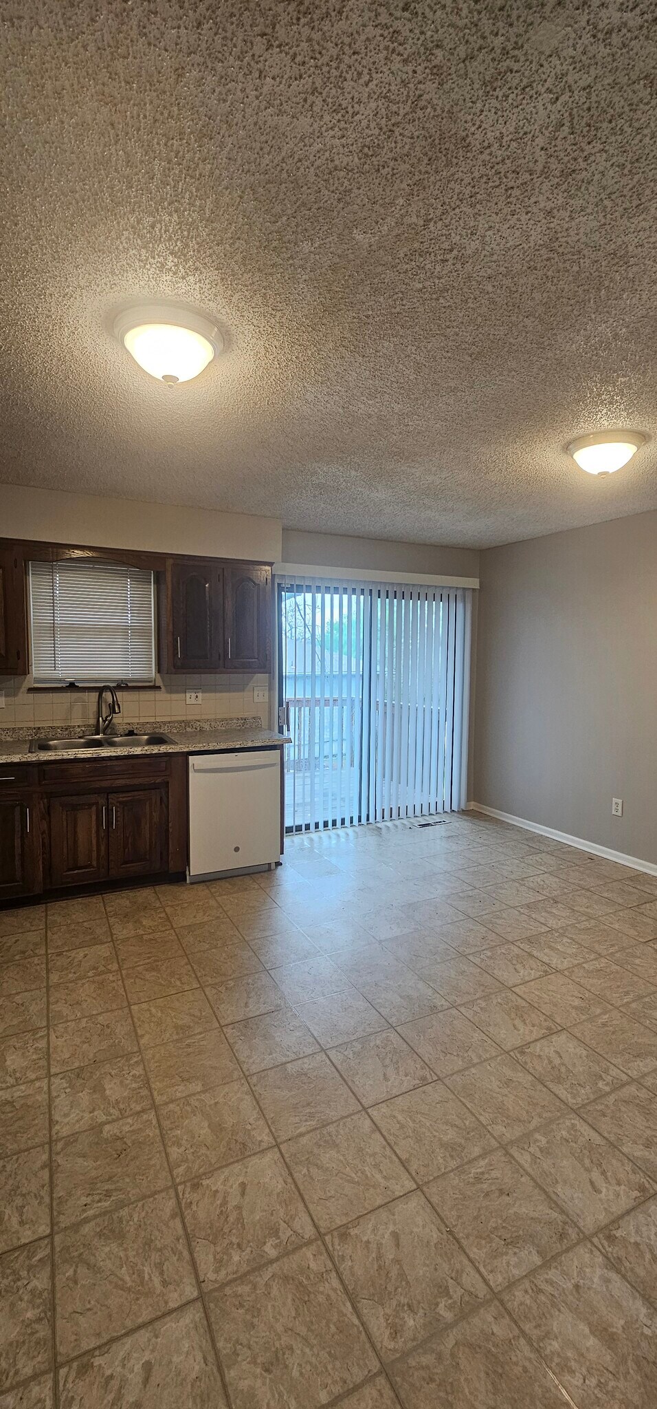 Building Photo - 11418 E 71st St