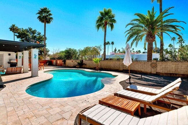 Building Photo - Spacious 5-Bed Scottsdale Home with Pool &...