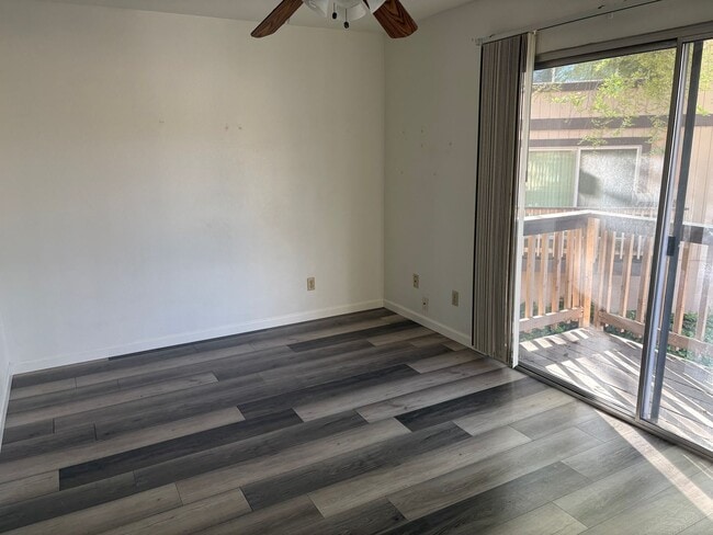 Building Photo - Recently remodeled Condo close to College