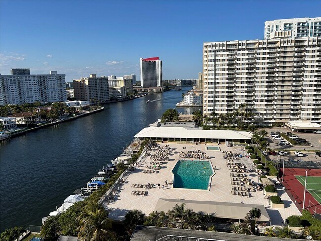 Building Photo - 2017 S Ocean Dr