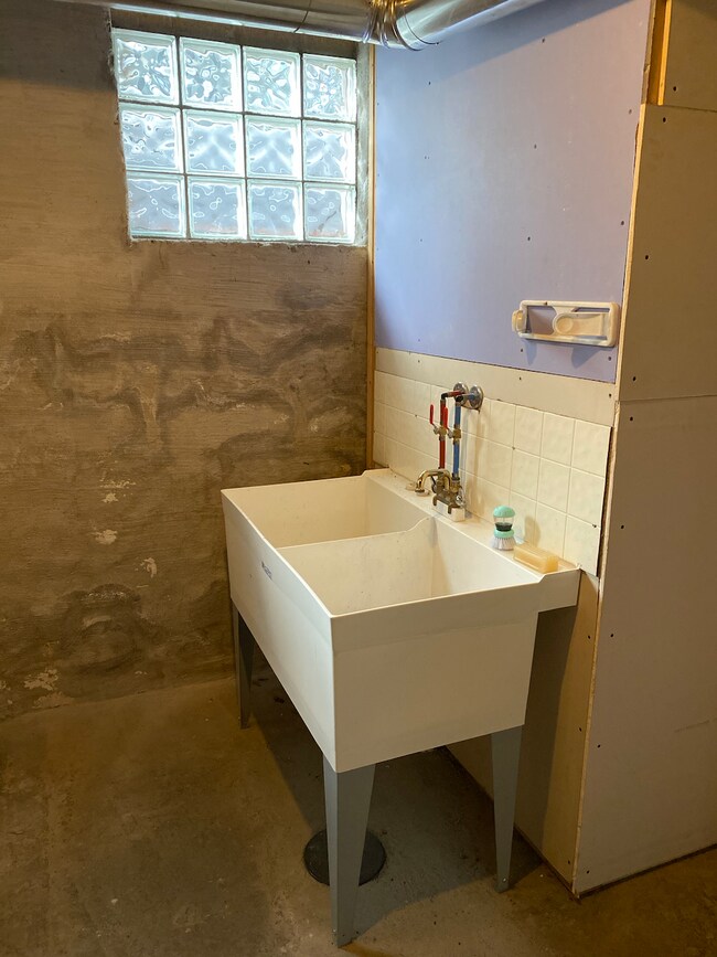 Building Photo - 310 N Ingersoll St