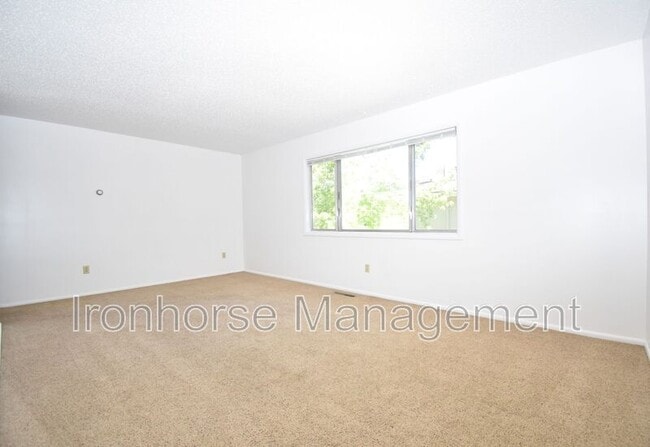 Building Photo - 411 N 16th Ave