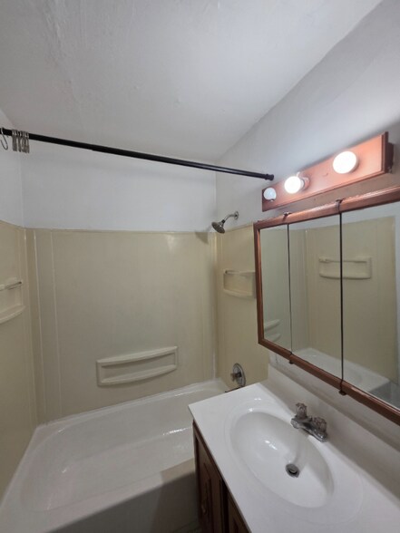 Building Photo - 1525 Norway Ln