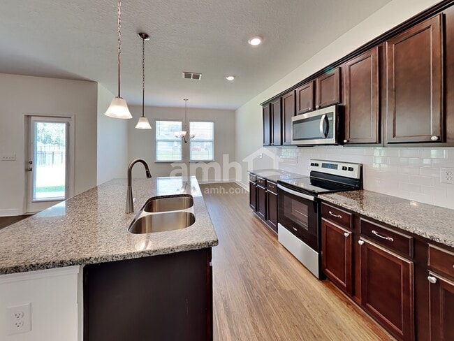 Building Photo - 926 Walden Woods Dr