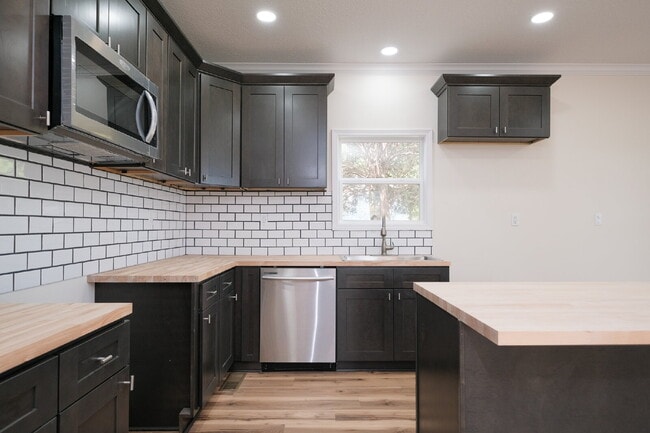 Building Photo - 2915 Sidonia Rd