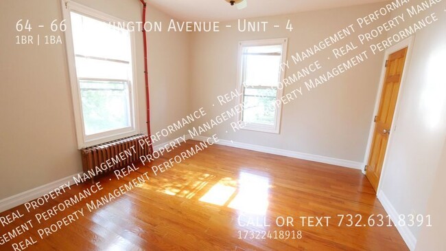 Building Photo - 2nd Floor Huge 1 BR 1 BA in Historic Old B...