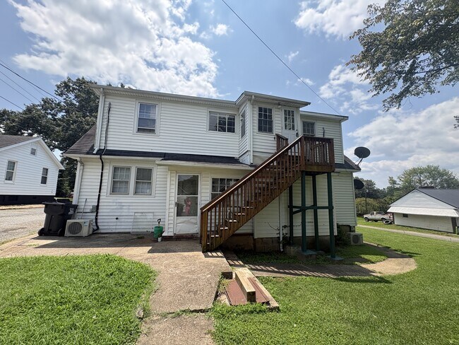 Building Photo - 142 Grove Ave