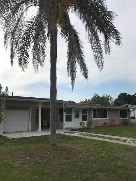 Building Photo - 2440 Manasota Beach Rd