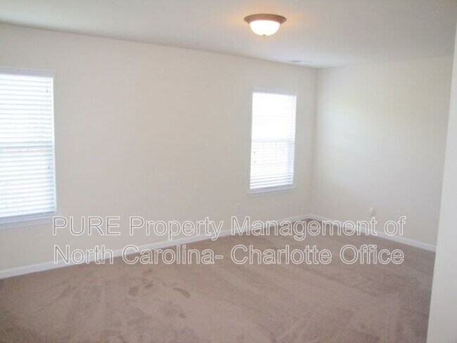 Building Photo - 7227 Tanners Creek Dr