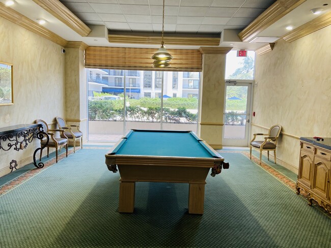 Billard Room - 8855 Collins Ave